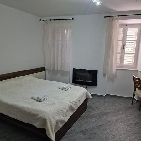 Rooms Dana Old Town บุดวา ภายนอก รูปภาพ